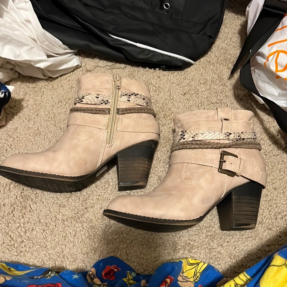 Womens size 6 ankle boots